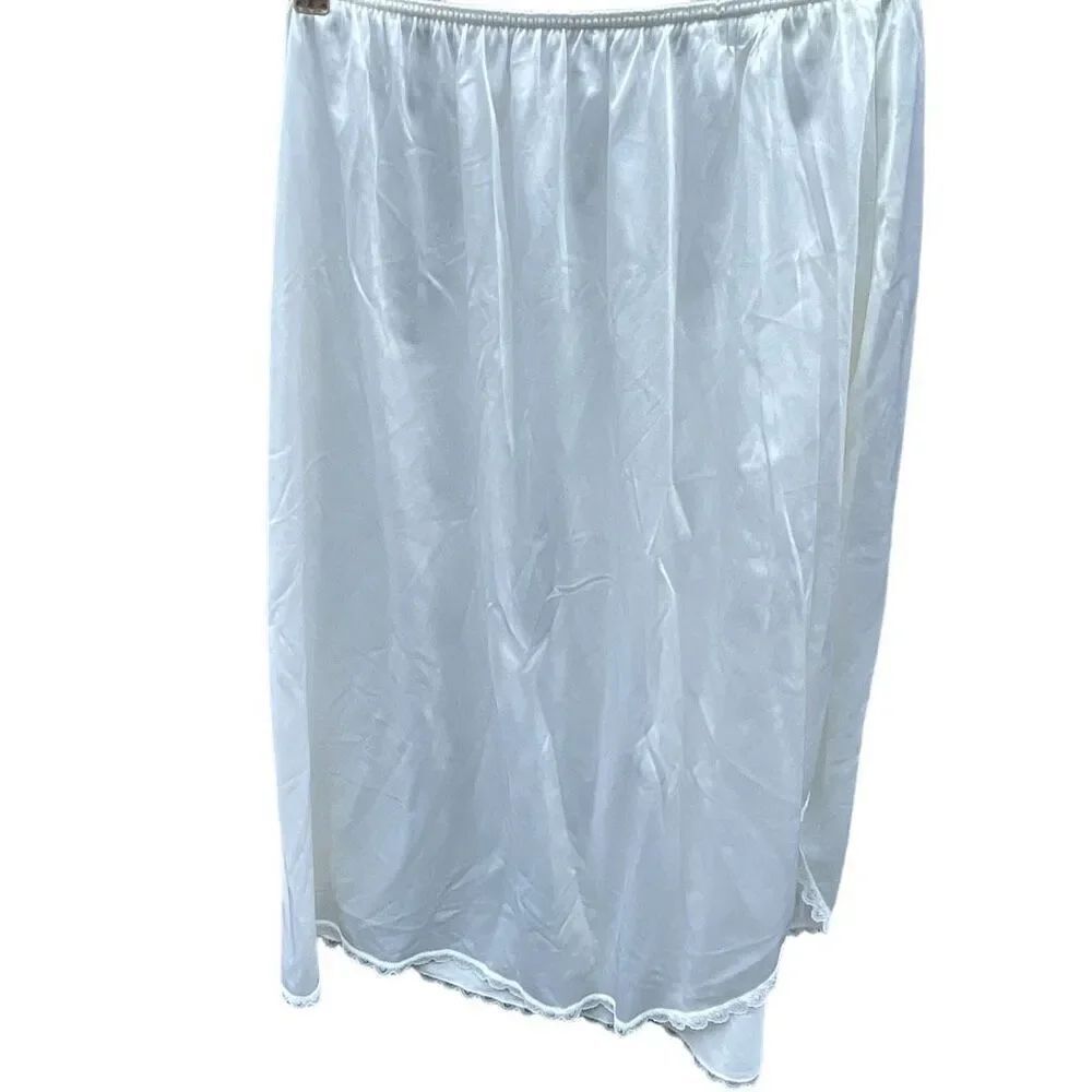 Vintage Warner’s size XL half slip.